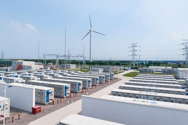 Die stille Revolution: Batteriespeicher bringen Stabilität ins Stromnetz und können der Schlüssel zur Energiewende sein.