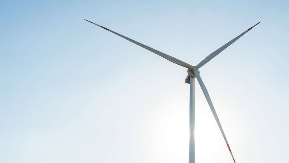 Hybride Kraftwerke kombinieren Windenergie mit Speichern und intelligenter Steuerung – für bedarfsgerechte Einspeisung, Netzstabilität und wirtschaftliche Optimierung.