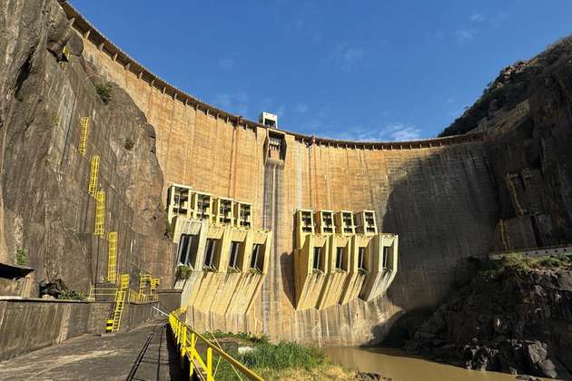 Angetrieben von den Wassermassen des aufgestauten Flusses Sambesi, erzeugen die Generatoren im Cahora-Bassa-Staudamm als wichtiger Eckpfeiler der Energieversorgung von Mosambik mehr als 2 GW an elektrischer Leistung.