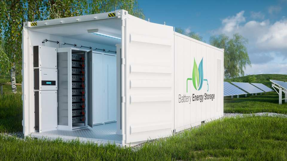 Spatenstich für den Großbatteriespeicher am Umspannwerk Reisgang: 30 MWh Kapazität für Netzstabilität und Versorgungssicherheit in der Region.