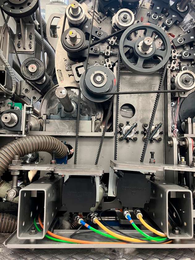 Baumüller hat die vier Hauptantriebe des Krempels mit DSC-Motoren ausgerüstet, da bei diesem Anlagenteil die wichtigsten Erkenntnisse zum Prozess erwartet werden.
