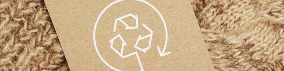 Bei der Wiederverwertung von zum Beispiel nicht nutzbarer Kleidung aus der Altkleidersammlung ist nicht bekannt, wie sich das Recyclingmaterial im Herstellungsprozess verhält – bislang ein Grund, den Einsatz zu vermeiden.