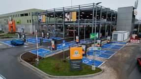 Seit April 2024 stattet die EnBW Globus-Markthallen in ganz Deutschland, wie hier in Eschborn, mit modernen Ladestationen aus.