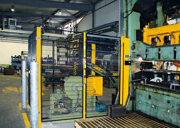 Im Rahmen der Modernisierung der Stufenpresse sollte die Steuerungstechnik aktualisiert und die vorhandenen Sicherheitseinrichtungen auf den neuesten technischen Stand gebracht werden.