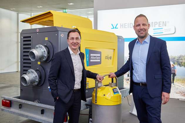 Vladimir Kozlovskiy, Geschäftsführer von Atlas Copco Power Technique in Essen (links) mit Michael Heide, Geschäftsführer der Heide-Pumpen in Gelsenkirchen: „Wir kennen den Markt, seine Anforderungen und Bedürfnisse. Atlas Copco wiederum hat das passende Pumpen-Portfolio. Da lag es nahe, sich enger zusammenzuschließen“, begründet Heide den Verkauf seines Unternehmens.