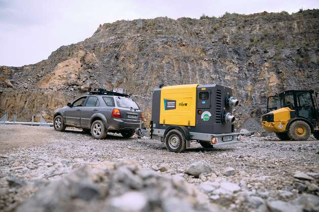 Atlas Copco hält Pumpen für unterschiedliche Fördervolumina und Anforderungen bereit. Die Modelle reichen von der kleinen tragbaren Motorpumpe über Aggregate, die sich auf einen kleinen Anhänger setzen lassen, bis hin zu großen Entwässerungslösungen. 