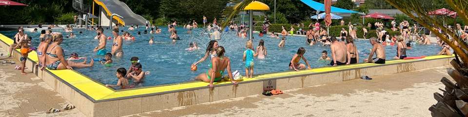 Das Freibad Rosenau setzt auf die Vertikaldurchströmung: Dabei wird das Reinwasser durch Reinwasserkanäle im Beckenboden eingeleitet.