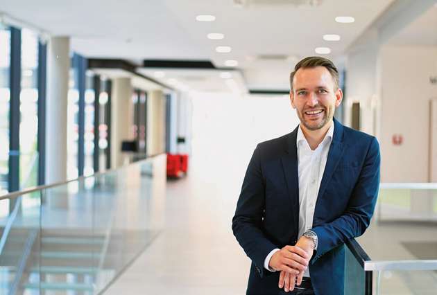 Jan-Philipp Liersch, Marketing Manager bei Mitsubishi Electric: „Mit unseren neuen Schlüsseltechnologien treiben wir unseren Leitspruch ‚Automating the World‘ voran – und begleiten Unternehmen dabei, den SMKL-Weg zur Digitalisierung Schritt für Schritt zu gehen.“