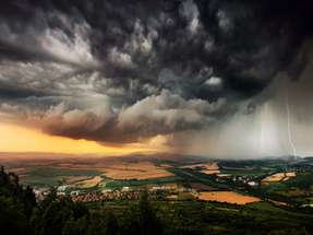 Die Endkunden, die Wetterradarsysteme von Leonardo im Einsatz haben, sind in erster Linie nationale Wetterdienste, aber auch Flughäfen und das Militär.