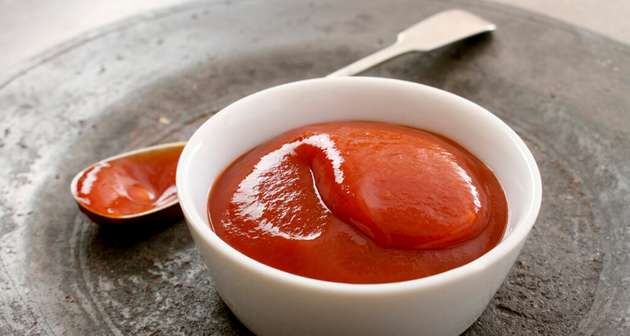 Ein Ketchup-Hersteller suchte nach einer Möglichkeit, die Prozesszeit beim Lösen von Zucker in kaltem Essigwasser, die bisher 6 bis 7 Stunden pro Silolastzug Zucker betrug, zu reduzieren. Mit dem Leitstrahlmischer konnte der Hersteller die Lösezeit des Zuckers im Großlöser auf 900 Sekunden verkürzen.