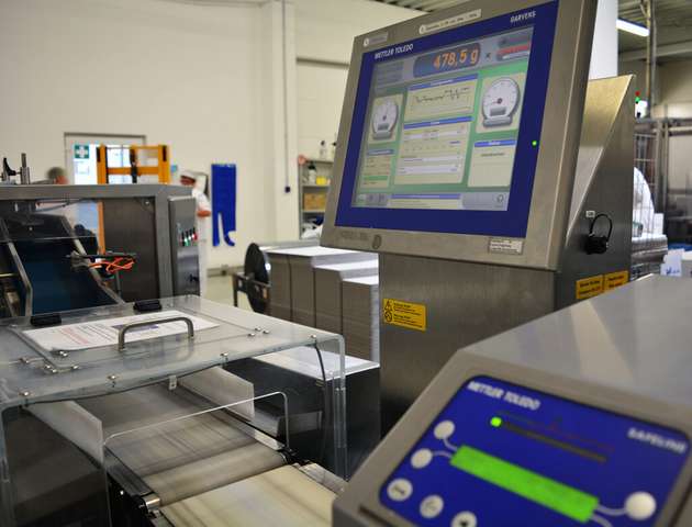 Kombinationseinheiten wie Kontrollwaagen mit integrierten Metalldetektoren oder Röntgeninspektion minimieren den Platzbedarf in der Fabrik und maximieren gleichzeitig Sicherheit und Effizienz.