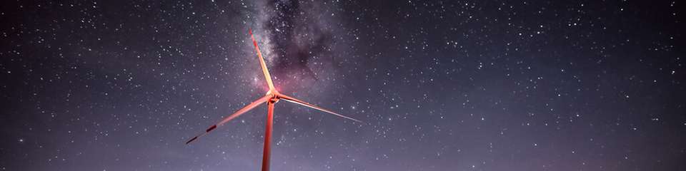 Outdoor-Leuchten für Windkraftanlagen: Robust, normgerecht und widerstandsfähig gegen Vibrationen, Staub und Feuchtigkeit.