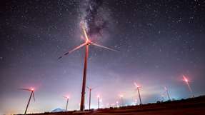 Outdoor-Leuchten für Windkraftanlagen: Robust, normgerecht und widerstandsfähig gegen Vibrationen, Staub und Feuchtigkeit.