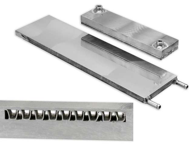 Kompakte Flüssigkeitskühlkörper mit einer internen Lamellenstruktur in Wabenform, sind zur Entwärmung größerer Verlustleistungen äußerst effizient einzusetzen.