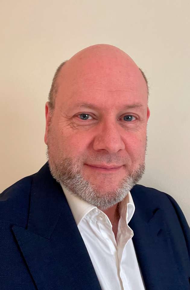 Steve Drumm, Strategic Marketing Manager – Solutions in Energy bei Omron Electronic Components Europe, erklärt, wie AC-EV-Ladegeräte für Verbraucher, Gewerbe und Industrie kühler, kleiner und langlebiger werden können.