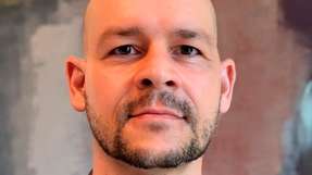 Maximilian Rembor studierte Chemieingenieurwesen und Verfahrenstechnik am Karlsruher Institut für Technologie mit Schwerpunkt Food und Chemical Process Engineering. Mehr als zehn Jahre wickelte er bei Ruland Engineering & Consulting verantwortlich Projekte im Anlagenbau für flüssige Produkte ab. Heute berät er im Vertrieb Kunden in den verschiedensten Branchen bei der Auswahl und Umsetzung der richtigen Anlagentechnik für ihre Produktionsprozesse.