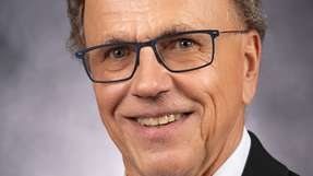 Haben Unternehmen alle Scopes im Blick?  Dr. Eckhard Roos ist Geschäftsführer der E2AB Roos (Elektrotechnik, Energie, Automation, Beratung) und hat über 30 Jahre Erfahrung in der Automatisierung von Produktionsanlagen in leitenden Positionen mit globaler Verantwortung, unter anderem bei Hoechst in Frankfurt als Leiter des Detailengineering im Corporate Engineering. Daran anschließend elf Jahre bei ABB verantwortlich für die BU Chemicals, Petrochemicals, O&G in Deutschland und 15 Jahre bei Festo E als Leiter des globalen Key Account und Industry Segment Managements Prozessindustrien. Weiterhin war er über eine längeren Zeitraum Vorsitzender des AK Energieeffizienz im Fachverband Automation des ZVEI und Mitglied des Vorstandes der GMA im VDI/VDE.