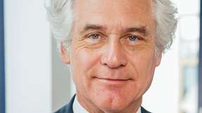 Was der Epochenbruch für Ihre Industrie bedeutet Martin Wiesmann ist seit 2022 Managing Partner der Politik- und Strategieberatung Berlin Global Advisors (BGA), die internationale Unternehmen und Investoren in Europa berät. Zuvor war er 30 Jahre in der Finanzindustrie tätig, zuletzt als Vice Chairman Investment Banking EMEA bei J.P. Morgan. Er ist Senior Associate Fellow der DGAP für Geoökonomie, Mit-Gründer und Beiratsvorsitzender der Denkfabrik R21 sowie Aufsichtsrat der LEG Immobilien SE. Darüber hinaus engagiert er sich in zahlreichen kulturellen und gesellschaftlichen Institutionen.