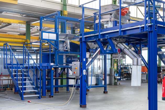 Anlagenkonzept mit Big-Bag-Abfüllung, Siebtechnik und Zerkleinerungseinheit für die Verarbeitung klebstoffrelevanter Schüttgüter.