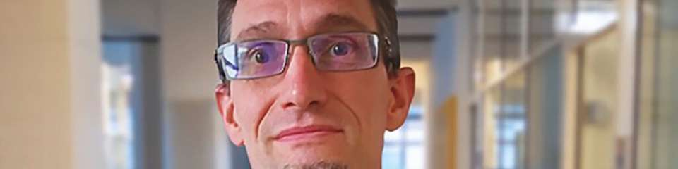 Dr. Thomas Kopfstedt ist seit 2021 Mitglied der Geschäftsführung von Knowtion und konzentriert sich in dieser Funktion darauf, neue Technologien in die Produkte der Kunden zu bringen. Seine Expertise hat er über mehrere Stationen in der Automobilzuliefererindustrie und der Wehrtechnik mit Focus auf Fahrassistenzfunktionen und hochautomatisierte Funktionen erworben. In seiner Freizeit ist Dr. Kopfstedt seit vielen Jahren im IEEE aktiv und bekleidet dort aktuell Funktion des Vice Chair für die Deutsche Section des IEEE.
