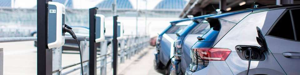 Ready to charge kombiniert vorkonfigurierte Ladehardware und intelligente Lademanagement-Software, um Elektrohandwerkern eine sofort einsetzbare Komplettlösung für Ladeinfrastrukturprojekte zu bieten.