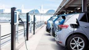 „Ready to Charge“ kombiniert vorkonfigurierte Ladehardware und intelligente Lademanagement-Software, um Elektrohandwerkern eine sofort einsetzbare Komplettlösung für Ladeinfrastrukturprojekte zu bieten.