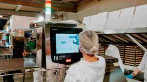 Röntgeninspektionssysteme in der Lebensmittelindustrie erkennen Fremdkörper wie Steine, Kunststoff oder Glas und erhöhen die Sicherheit über die Metalldetektion hinaus.
