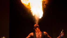 Die steigende Zahl elektronischer Komponenten in Fahrzeugen erhöht den Energiebedarf erheblich – effiziente Stromversorgungskonzepte für Automobildisplays werden damit zum Schlüsselfaktor für Sicherheit, Komfort und Nachhaltigkeit.