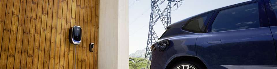 Bidirektionales Laden macht Elektrofahrzeuge zu aktiven Stromspeichern und integriert sie erstmals als Vehicle-to-Grid-Lösung in den deutschen Energiemarkt.
