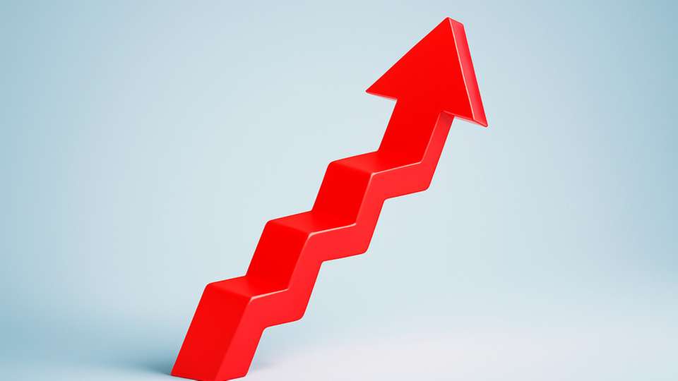 Je konkreter die Ziele ausformuliert sind, die binnen ein bis anderthalb Jahren realistisch erreichbar sind, desto erfolgreicher gelingt der KI-Start in Unternehmen.