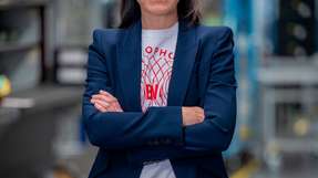 Isabel Grieshaber ist CEO von VEGA Grieshaber und führt das Familienunternehmen in dritter Generation. Die dreifache Mutter leitet den weltweit tätigen Spezialisten für Füllstand- und Druckmesstechnik mit über 2.500 Mitarbeitern – und das ganz ohne technischen Hintergrund.
