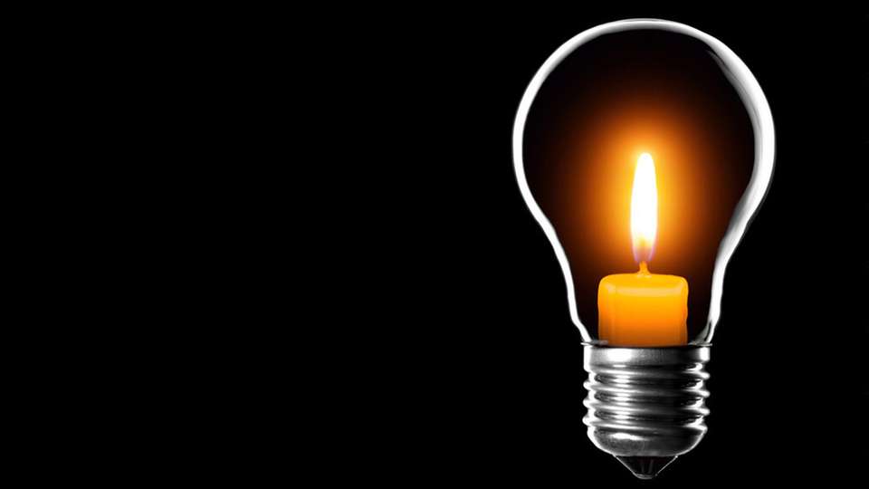 Ein Stromausfall trifft Unternehmen heute besonders hart, da viele Geschäftsprozesse eng mit digitalen Steuerungen und vernetzten Infrastrukturen verbunden sind.