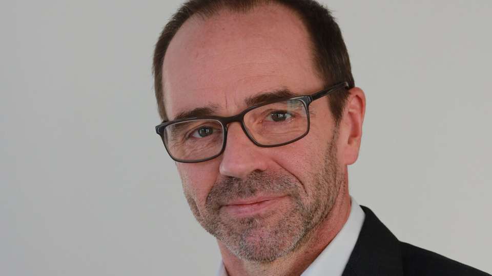 Thomas Bächle ist Geschäftsführer bei VERBUND Energy4Business Germany mit Sitz in München. Seit April 2012 leitet er das Unternehmen, das als Tochtergesellschaft des österreichischen Energieversorgers VERBUND auf die Vermarktung von Grünstrom und  energienahen Dienstleistungen spezialisiert ist.