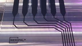 Wacker zeigt auf der Kunststoffmesse K 2025 elektroaktive Siliconlaminate der Marke NEXIPAL Sense. Druck- oder Dehnbewegungen erzeugen unterschiedliche Spannungszustände, die präzise Sensorsignale für Anwendungen in der Medizintechnik, Robotik oder im Sportbereich liefern.