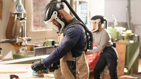 Das neue X-plore-8300-Gebläsefiltergerät ist besonders leicht und ergonomisch gestaltet, sodass die Bewegungsfreiheit im Einsatz nicht eingeschränkt wird.