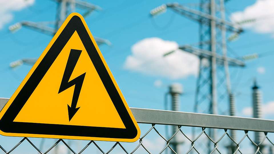 Der Hochspannungs-Messumformer P45000 ist für sichere Messungen bis 3.900 V DC und 4.500 V ACpeak ausgelegt und eignet sich für Prüfstände, Energiespeicher und Wasserstoffprozesse.