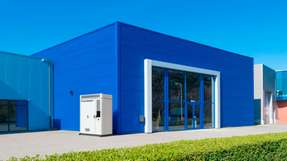 Neue Gewerbespeicherlösungen mit AC- und DC-Systemen ermöglichen Unternehmen eine flexible, effiziente und sichere Integration in bestehende oder neue Energiesysteme.