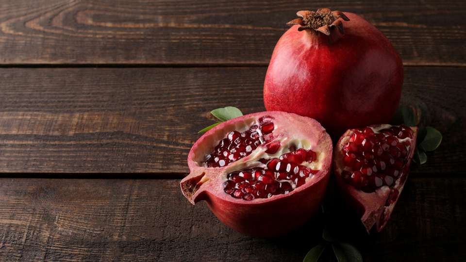 Durch einen Naturstoff aus dem Granatapfelbaum wird die Lithiumrückgewinnung aus Schmelzschlacken effiziemter.