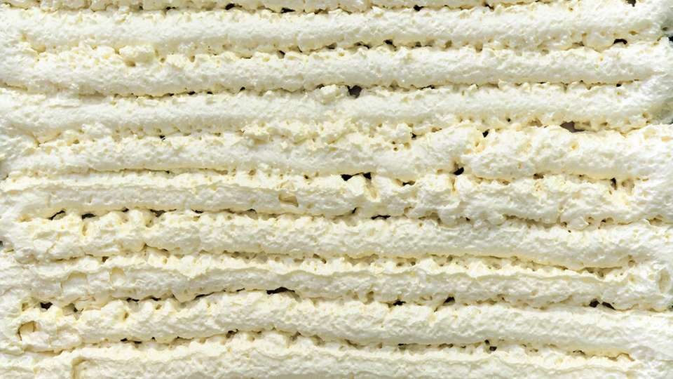 Der halogenfreie Polyurethanschaum Poron 40V0 kombiniert Brandschutz nach UL 94 V-0 mit hoher Druckverformungsbeständigkeit und ist ideal für Spaltfüllungs- und Dämpfungsanwendungen in anspruchsvollen Industrieumgebungen geeignet.