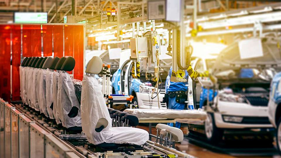 Auf die Abbildung der Variantenvielfalt sind die meisten Produktionsstraßen zwar schon ausgerichtet, aber auch die Fertigungs-IT muss flexibel genug sein, um da mitzuhalten.