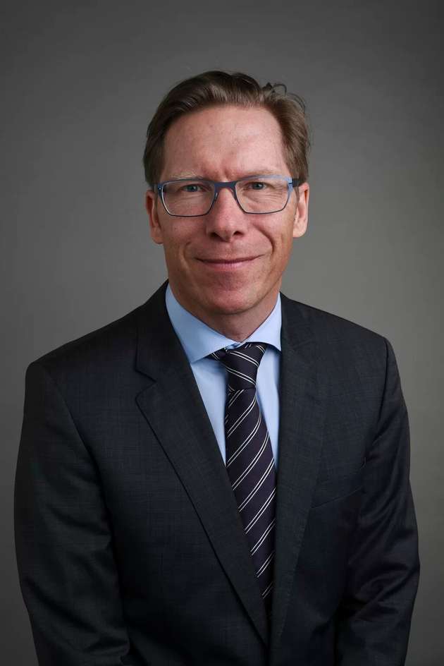 Martin Schiesser ist Senior Partner für den Bereich Manufacturing Industries bei Detecon in der Schweiz. Er berät multinationale Unternehmen bei der strategischen Verknüpfung von Business und IT, um Wachstum, operative Exzellenz, Innovation und Nachhaltigkeit voranzutreiben. Sein Fokus liegt auf digitalen Transformationen in den Branchen Industrie, Maschinenbau, Automobil und Pharma.