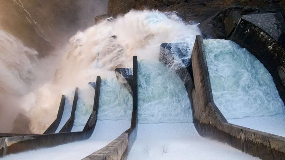 Volue stellt PPC eine Softwareplattform bereit, mit der sich Wasserkraftwerke effizienter steuern und die Planung der erneuerbaren Energieerzeugung verbessern lassen.