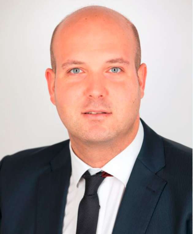 Adrian Matenia, Produktmarketing Direktor Smart Power, ABB Elektrifizierung: Die effiziente Kopplung von Strom, Wärme und industriellen Prozessen stellt Unternehmen vor komplexe Herausforderungen: Es gilt, sektorübergreifende Energieströme intelligent zu steuern, digitale Souveränität zu sichern und Nachhaltigkeit sowie Versorgungssicherheit zu gewährleisten. Hinzu kommen infrastrukturelle Barrieren, regulatorische Anforderungen und die Notwendigkeit, bestehende Systeme flexibel zu integrieren. ABB unterstützt mit skalierbaren Energiemanagementlösungen, tiefem Prozessverständnis und technologischer Exzellenz – für eine Industrie, die nicht nur reagiert, sondern vorausgeht: Engineered to outrun.