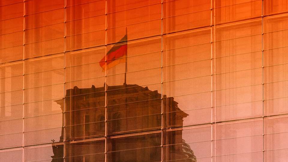 Die nachlassende Dynamik in Industriebranchen wie dem Automobil- und Maschinenbau bremst das langfristige Wirtschaftswachstum in Deutschland.