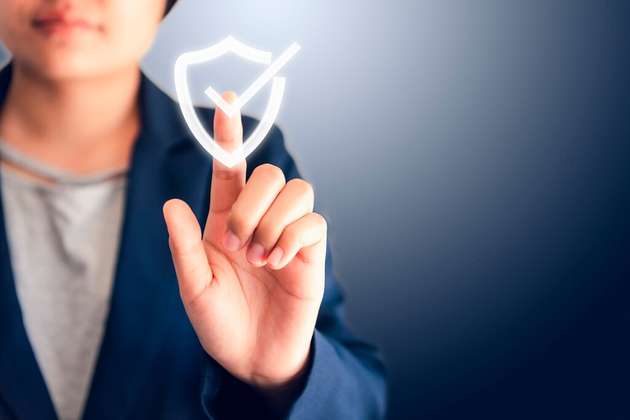 Integrierte Sicherheitsfunktionen wie Firewall, IPsec-Verschlüsselung, Secure Boot und TPM 2.0 sorgen für hohen Schutz vor unbefugtem Zugriff.