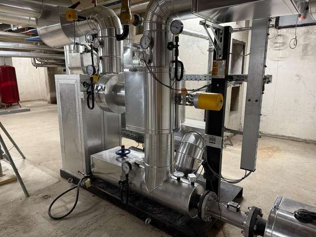 Wärmeübergabestation Moduline von Baelz: Die verschleißarme und energieoptimierte Einheit ist auf einen dauerhaften, effizienten Betrieb ausgelegt und erfüllt höchste betriebliche Standards.