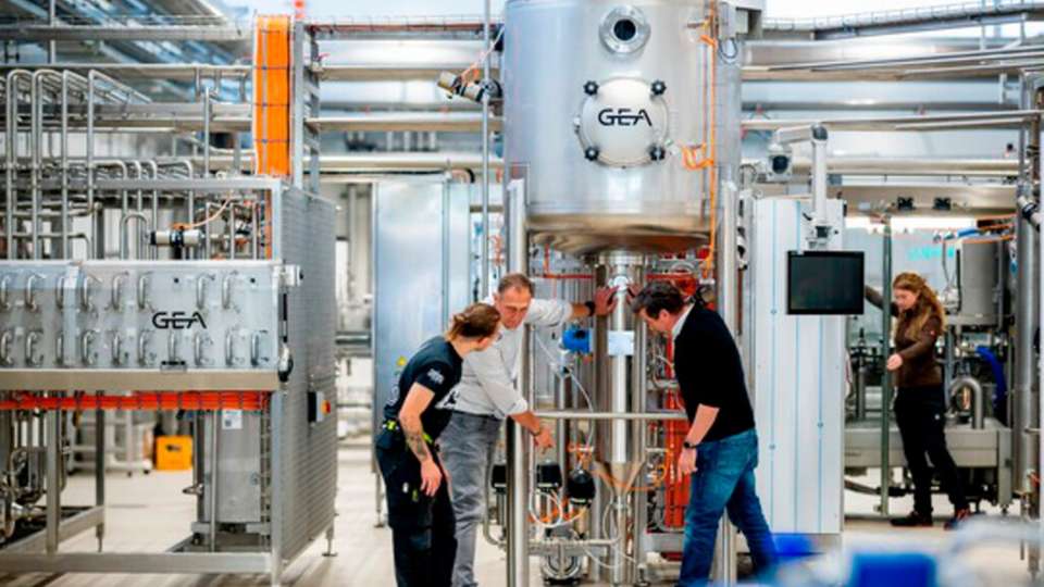 Michael Ludwig, 2. von links, leitet das Getränketechnologische Zentrum für nichtalkoholische Anwendungen.