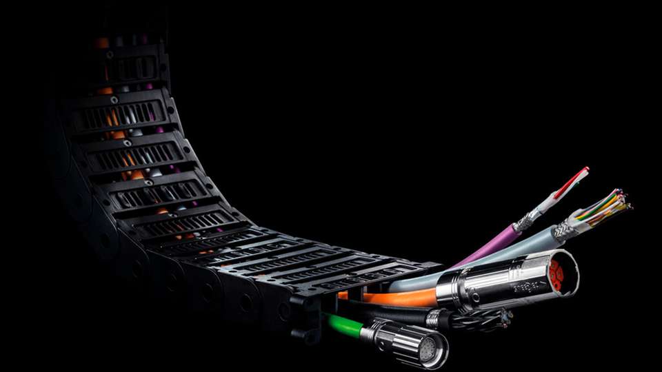 Mit dem Heluchain System zeigt Helukabel auf der SPS eine innovative Systemlösung für lineare Bewegungsanwendungen in Maschinen- und Anlagenbau und Automation.