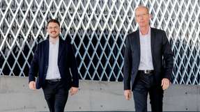 Bei Finder gestalten Johannes Krutzek und Berthold Schlechtriemen Proske gemeinsam die internationale Unternehmensführung. Das Duo verbindet Familientradition mit moderner Managementpraxis und stärkt die europäischen Niederlassungen durch Erfahrung, Flexibilität und neue Impulse.