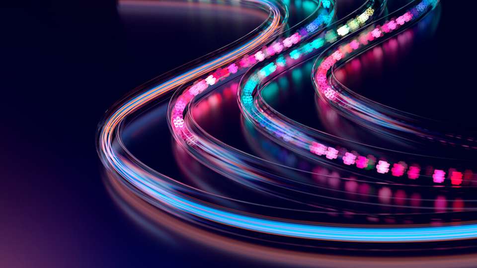 Die neue PANDA-Faser ermöglicht eine stabile Polarisation des übertragenen Lichts und sorgt für zuverlässige Signalqualität in anspruchsvollen Anwendungen wie Telekommunikation, Quantenphysik und Rechenzentren.